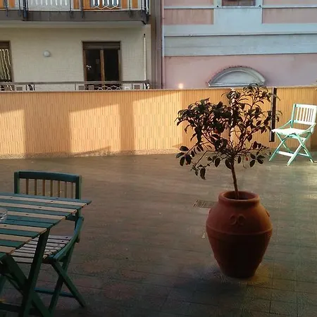 Agora 4*