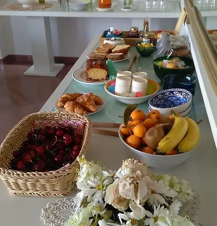 Agora לינה וארוחת בוקר 4*