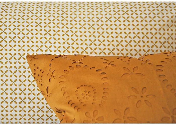 לינה וארוחת בוקר Agora 4*