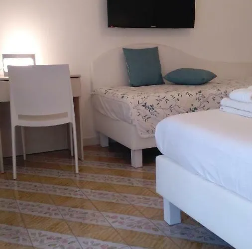 Agora לינה וארוחת בוקר