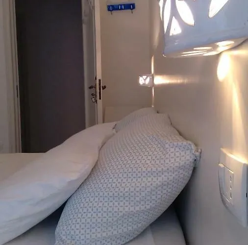 לינה וארוחת בוקר Agora 4*