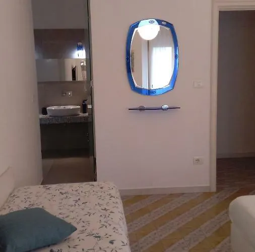 Agora לינה וארוחת בוקר